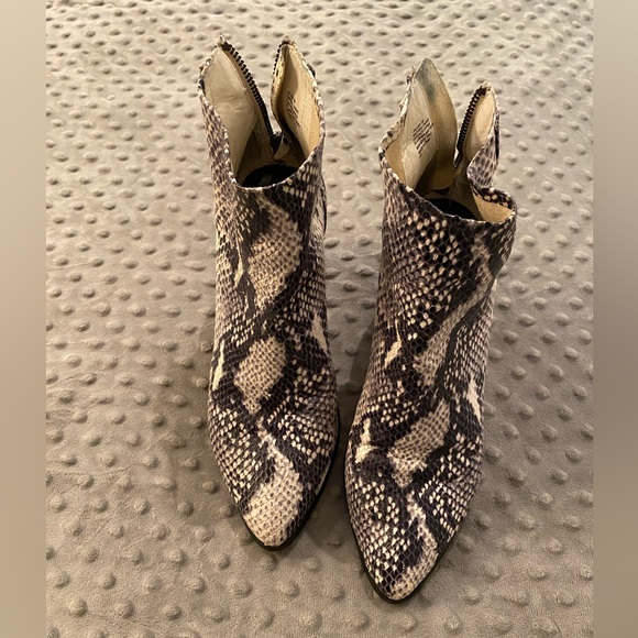 Steve Madden Snake Skin Booties size 7 - Picture 2 of 6